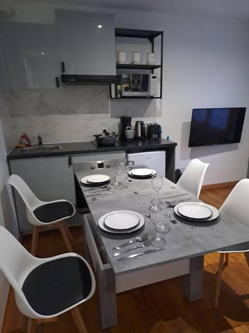 T2 Tom Krist. / Circuit 24H / Oasis /Antares Apartment เลอม็องส์ ภายนอก รูปภาพ